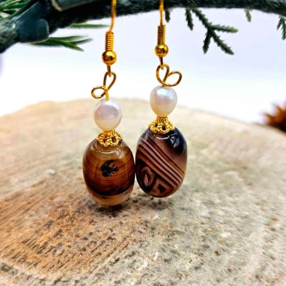 Nature Banded Agate & Pearl Dangle Earring - Picture 5 of 10